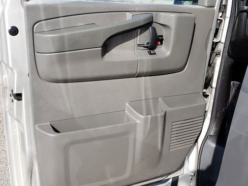 Used 2009 GMC Savana 3500 Extended Passenger w/ LT Preferred Equipment Group image 12