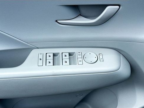 Certified 2024 Hyundai Kona SE image 17