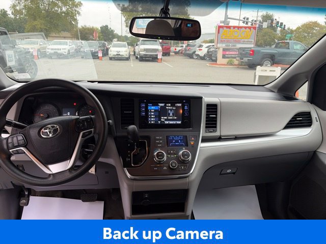Used 2016 Toyota Sienna LE FWD image 10