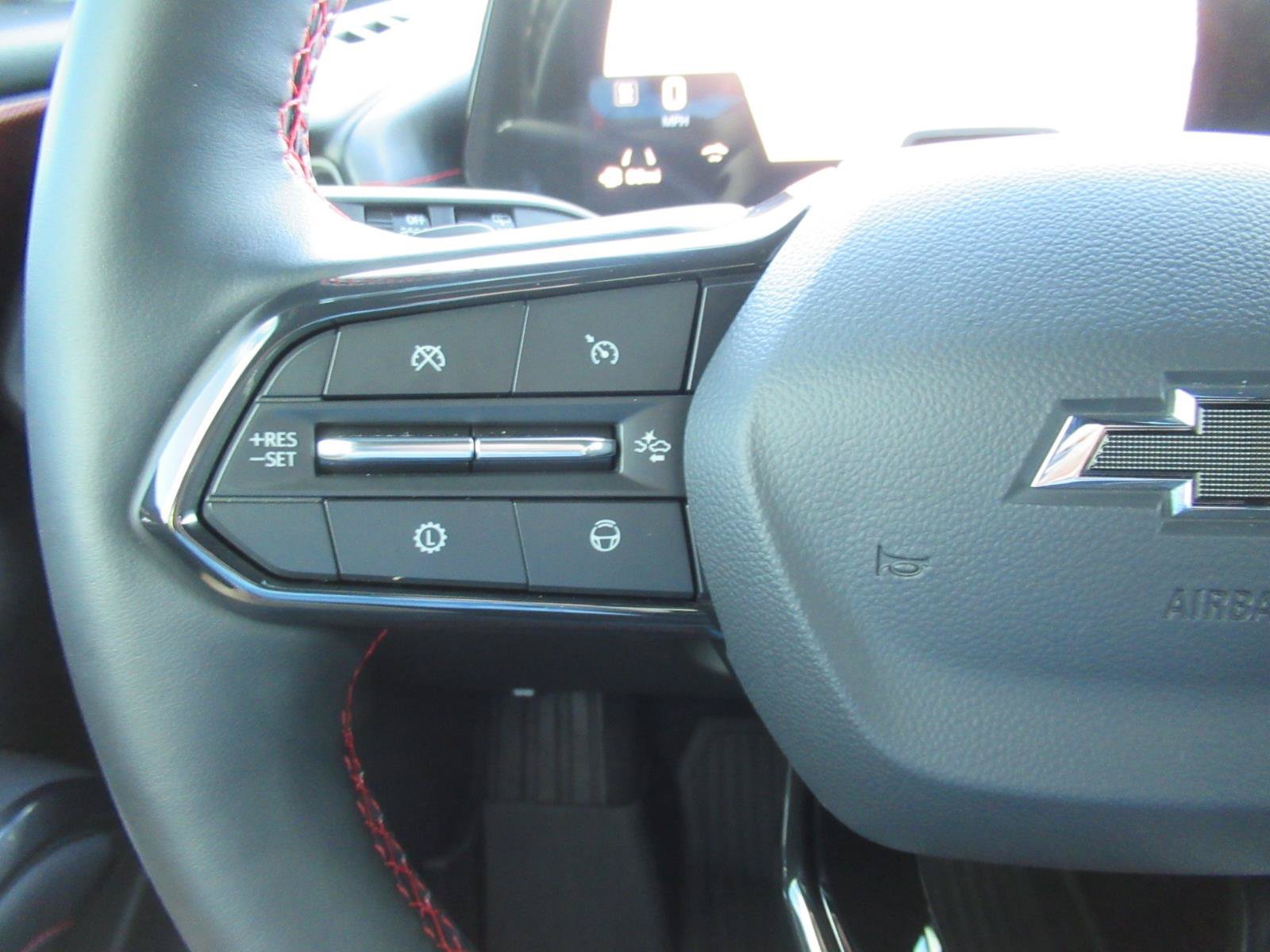 Used 2026 Chevrolet Traverse RS FWD image 25
