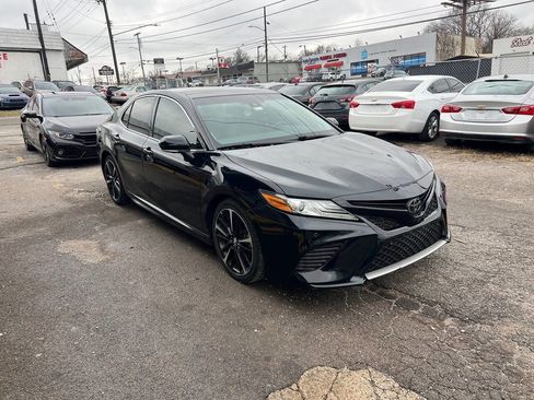 Used 2018 Toyota Camry XSE image 7