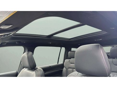 Used 2024 Jeep Grand Cherokee L Limited w/ Luxury Tech Group II image 11