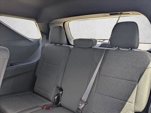 Used 2024 Chevrolet Traverse LT FWD image 17