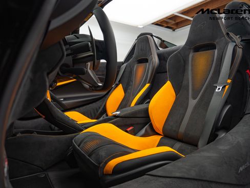 Used 2026 McLaren 750S Spider RWD image 24