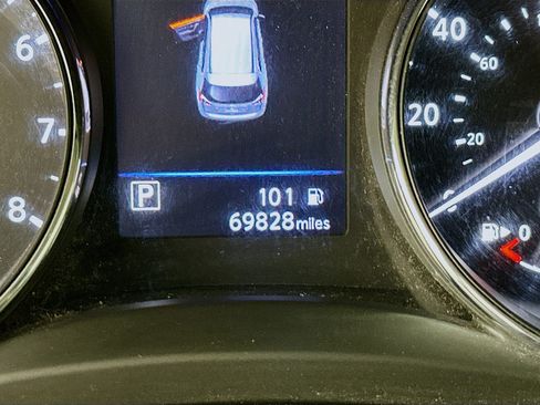 Used 2018 Nissan Rogue S AWD/4WD image 19