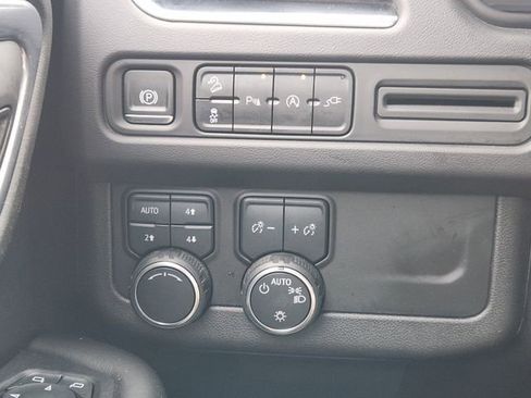 Used 2021 Chevrolet Tahoe Z71 image 22