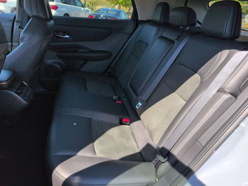 Used 2025 Nissan Ariya AWD image 15