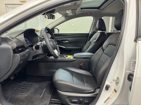 Used 2024 Nissan Sentra SR w/ SR Premium Package image 11