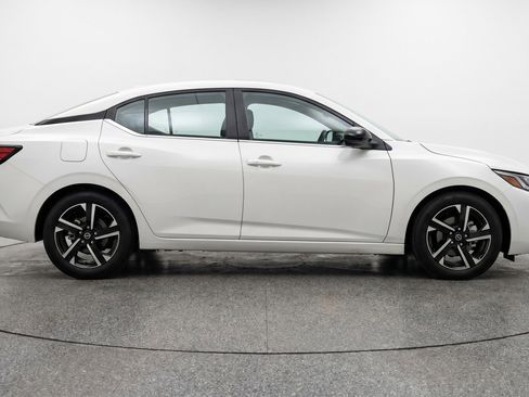 Used 2025 Nissan Sentra SV FWD image 11