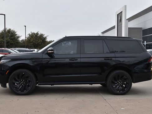 New 2025 Lincoln Navigator Reserve w/ Jet Appearance Package image 18