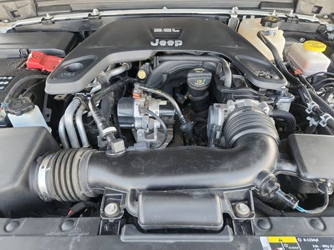 Used 2020 Jeep Wrangler Unlimited Sahara image 21