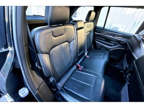 Used 2023 Jeep Grand Cherokee Overland w/ Advanced Protech Group III image 27