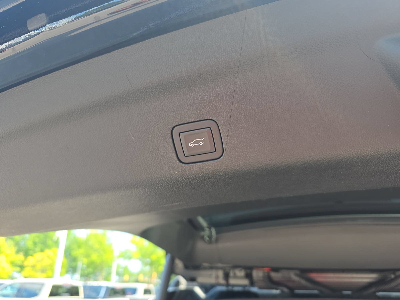 Used 2025 GMC Yukon AT4 w/ AT4 Premium Package AWD/4WD image 14
