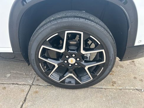 Used 2025 Chevrolet Traverse High Country image 35