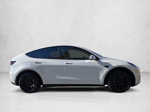 Used 2025 Tesla Model Y Long Range image 4
