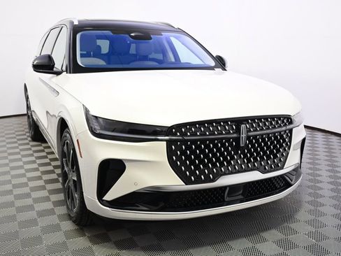 New 2026 Lincoln Nautilus Reserve image 9