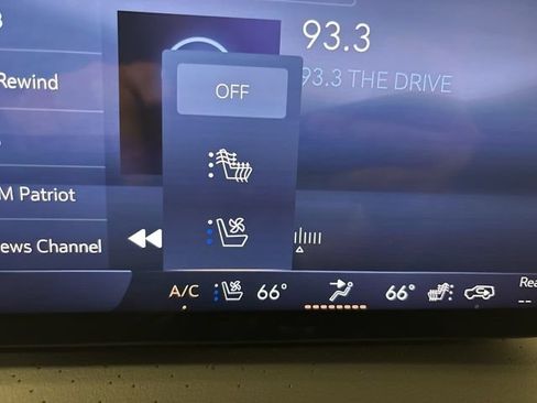 Used 2025 Buick Enclave Avenir AWD/4WD image 27