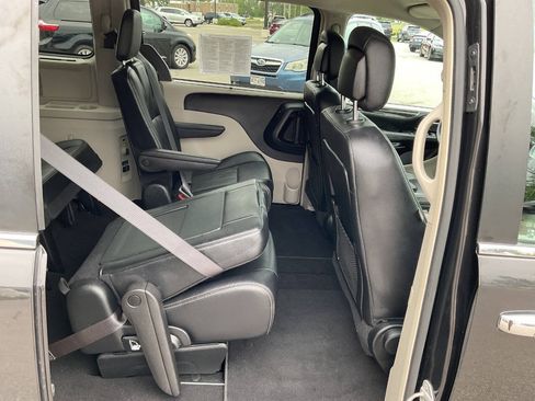 Used 2015 Chrysler Town & Country Touring w/ Driver Convenience Group FWD image 43