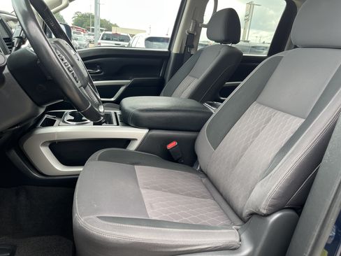 Used 2024 Nissan Titan SV w/ SV Convenience Package RWD image 9
