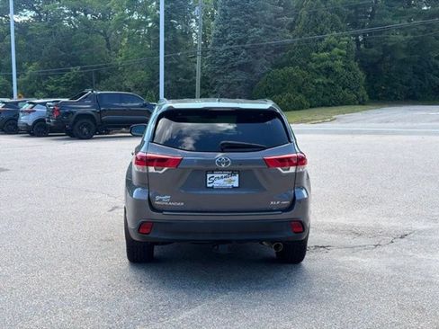 Used 2017 Toyota Highlander XLE AWD/4WD image 3