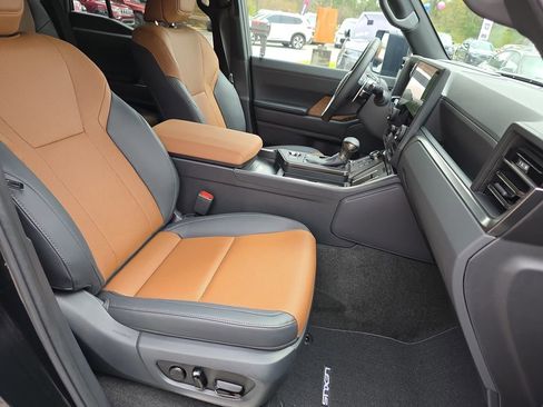 Used 2025 Lexus GX 550 w/ Accessory Package (Z1) image 39