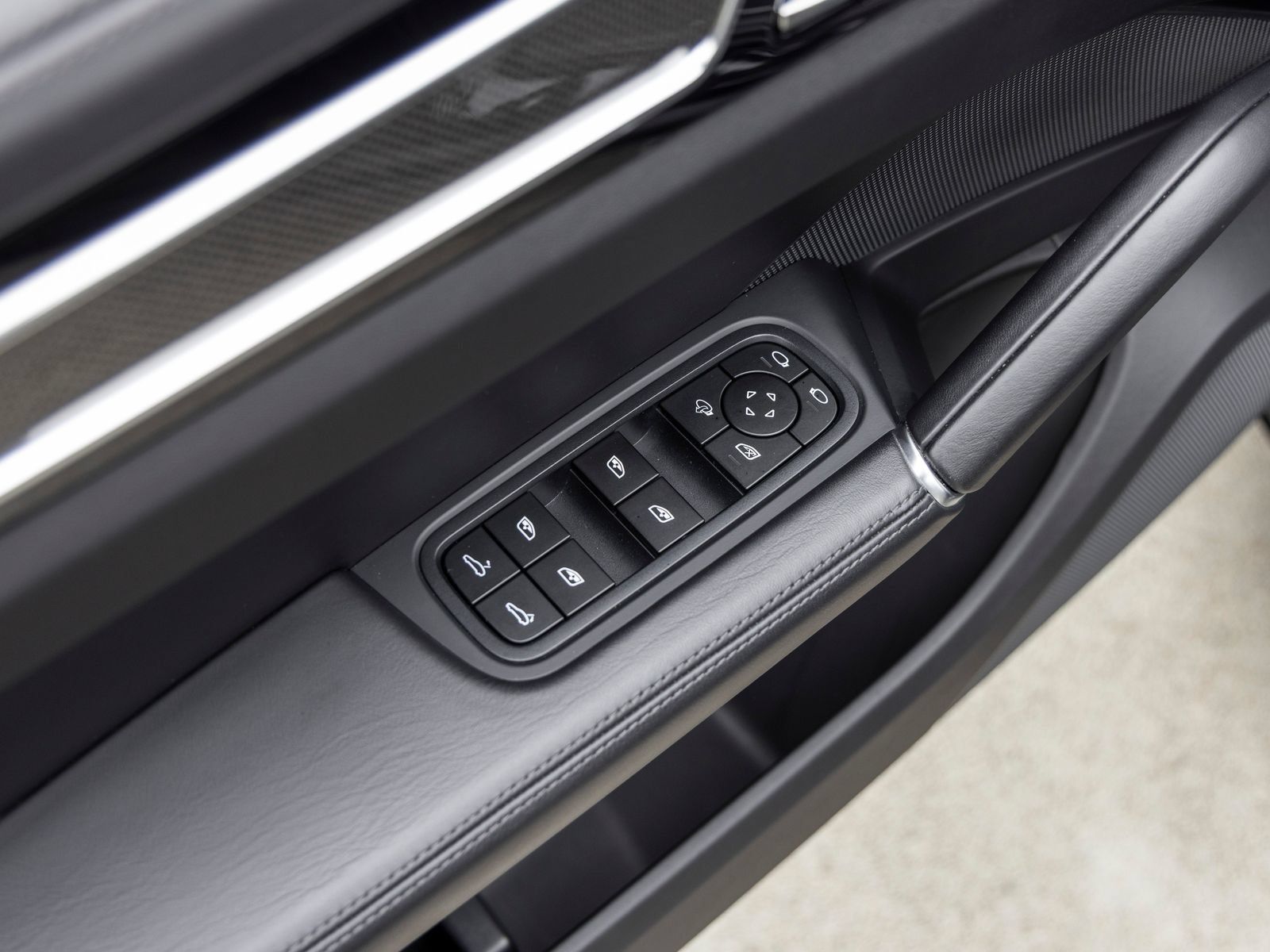 Certified 2023 Porsche Cayenne GTS AWD/4WD image 26