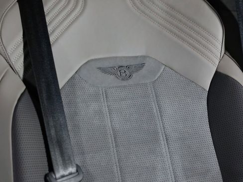 Used 2022 Bentley Bentayga image 36