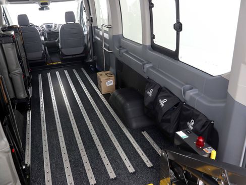 Used 2019 Ford Transit 350 XL image 17