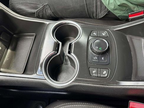 Used 2022 GMC Terrain SLE w/ Driver Convenience Package image 34