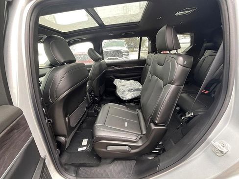 New 2025 Jeep Grand Cherokee L Limited w/ Luxury Tech Group II image 27