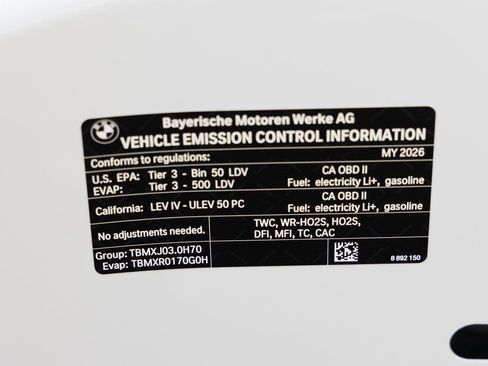 New 2026 BMW 750e xDrive image 38