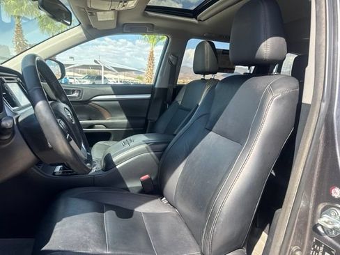 Used 2014 Toyota Highlander XLE AWD/4WD image 18