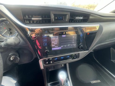 Used 2018 Toyota Corolla LE image 21