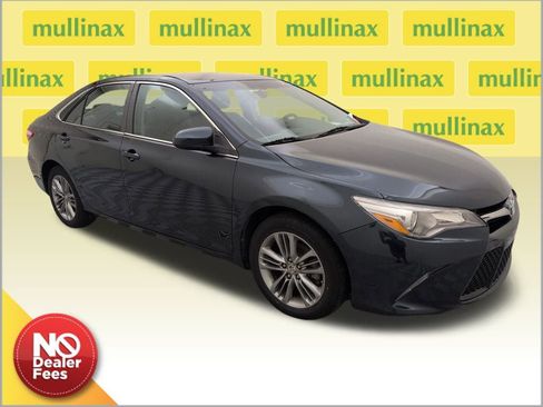 Used 2016 Toyota Camry SE image 1