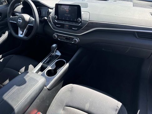 Used 2024 Nissan Altima 2.5 SV image 23