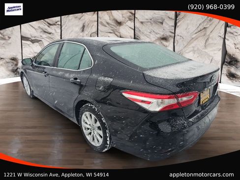 Used 2018 Toyota Camry LE image 8
