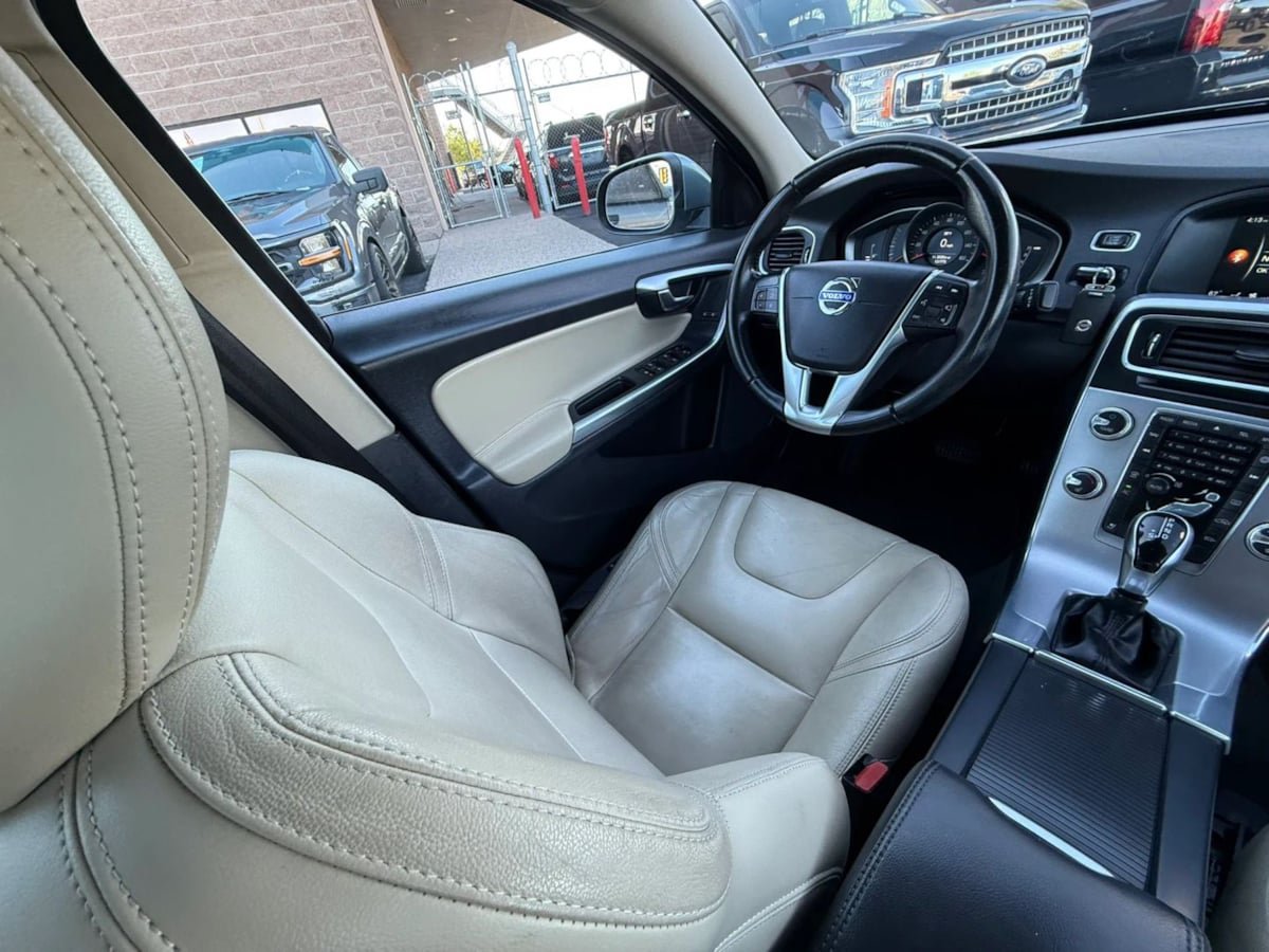 Used 2017 Volvo S60 T5 Dynamic FWD image 44