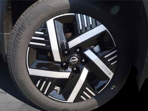 New 2026 Nissan Kicks SV w/ SV Premium Package FWD image 3