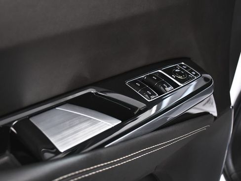 Used 2025 Cadillac Escalade Premium Luxury w/ LPO, Floor Liner Package AWD/4WD image 10