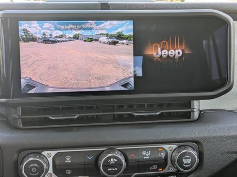 New 2025 Jeep Gladiator Sport AWD/4WD image 19