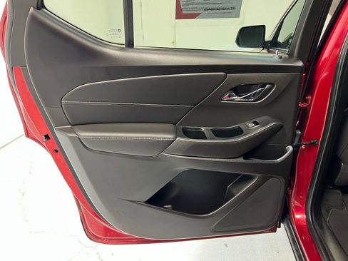 Used 2023 Chevrolet Traverse LT image 26