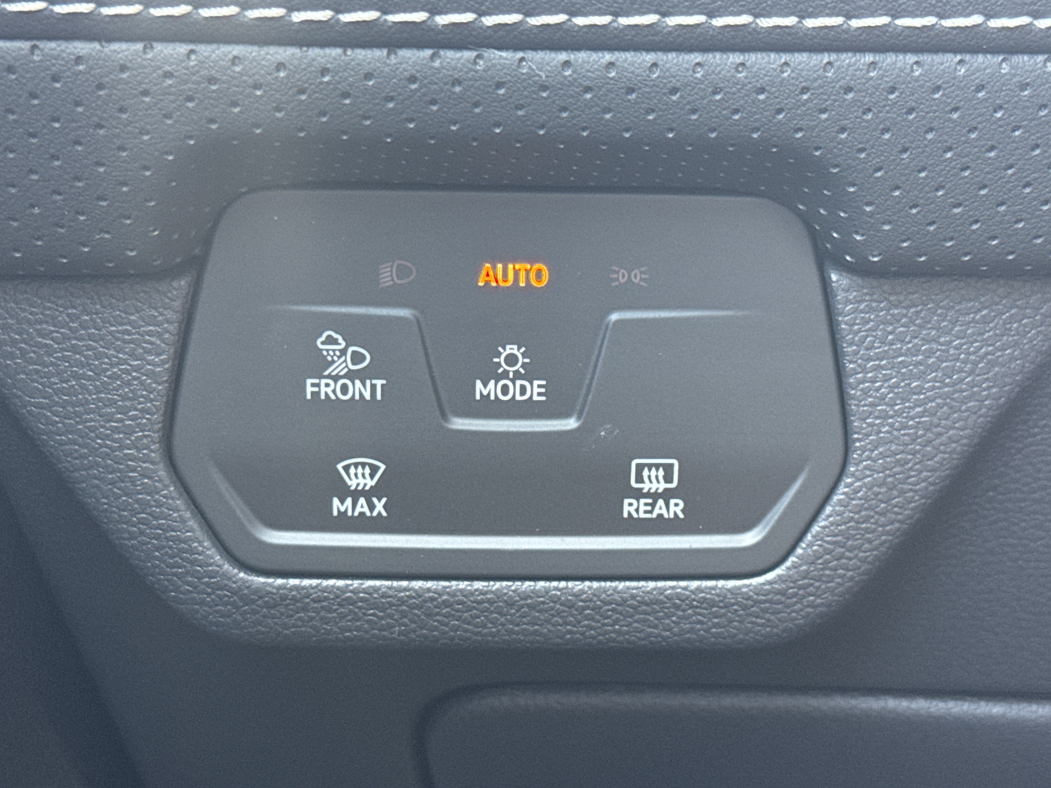 Certified 2025 Volkswagen Atlas SE FWD image 15