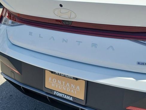 New 2026 Hyundai Elantra Hybrid FWD image 25