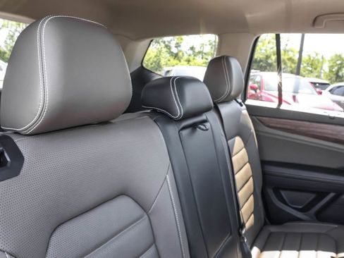 Certified 2025 Volkswagen Atlas SEL AWD/4WD image 37