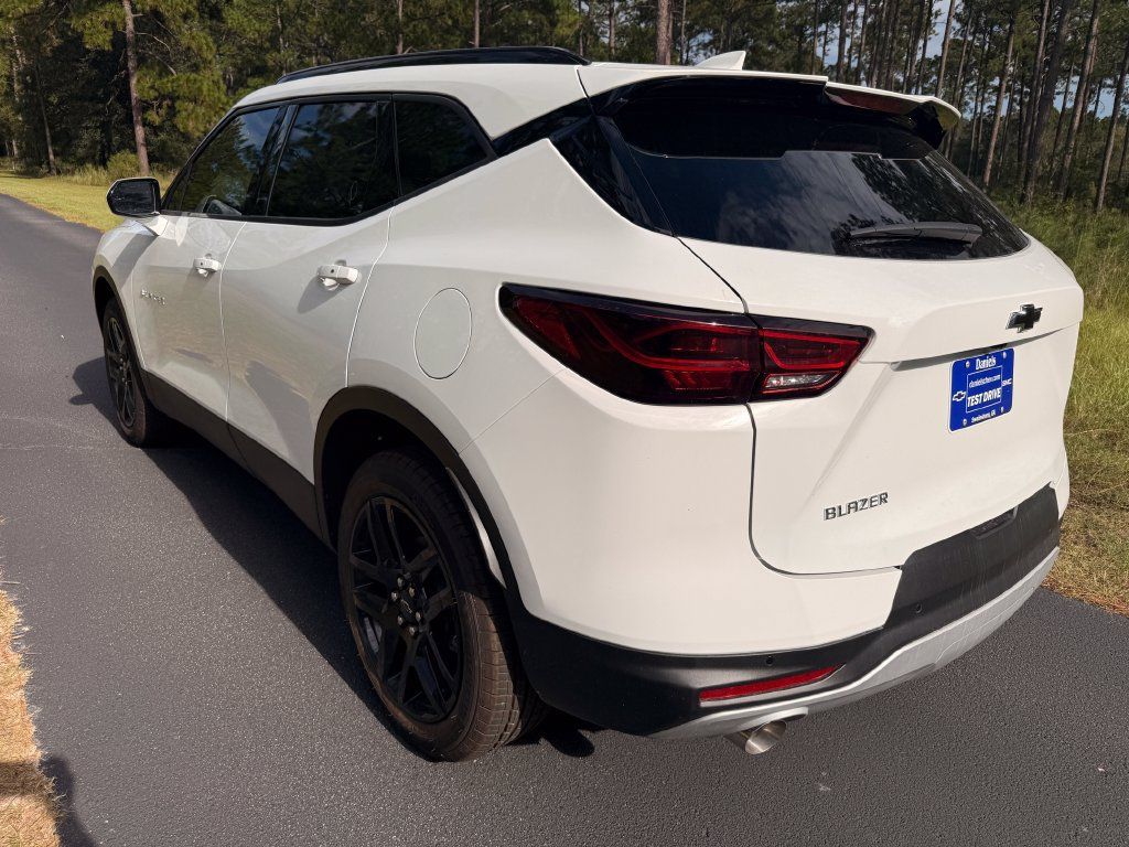 New 2026 Chevrolet Blazer LT w/ Convenience Package FWD image 3