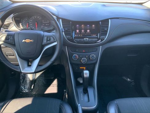 Used 2021 Chevrolet Trax LT w/ LT Convenience Package image 15