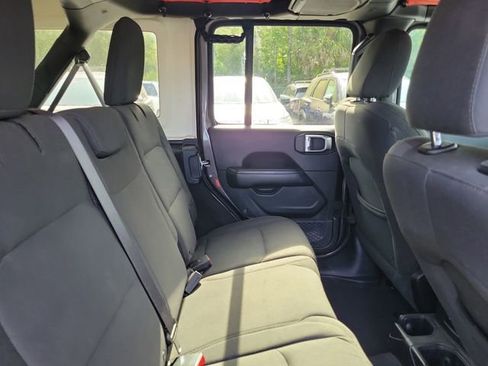 Used 2018 Jeep Wrangler Unlimited Sahara image 28