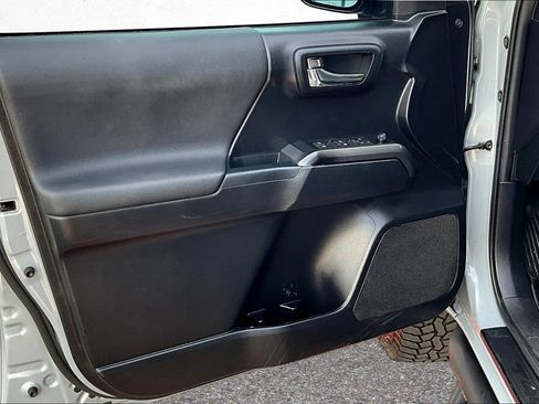 Used 2019 Toyota Tacoma TRD Off-Road image 19