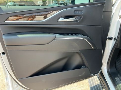Certified 2024 Cadillac Escalade Sport Platinum w/ LPO, ONYX Package AWD/4WD image 7