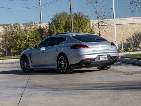 Used 2016 Porsche Panamera S image 3